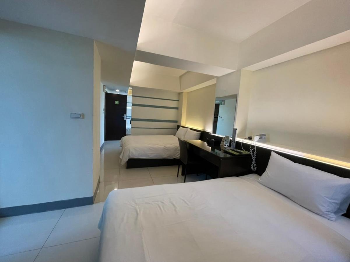 Kiwi Express Hotel - Kaohsiung Station Экстерьер фото