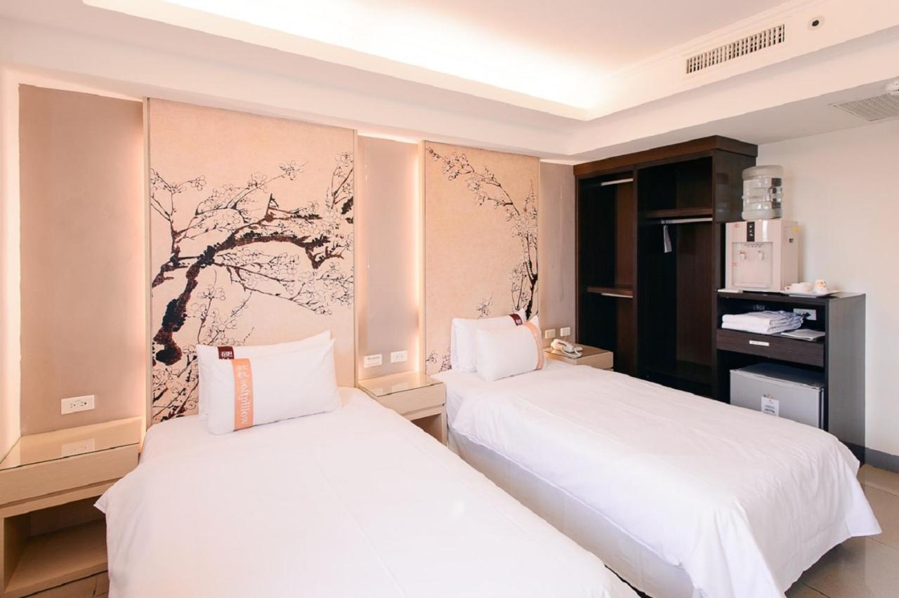 Kiwi Express Hotel - Kaohsiung Station Экстерьер фото
