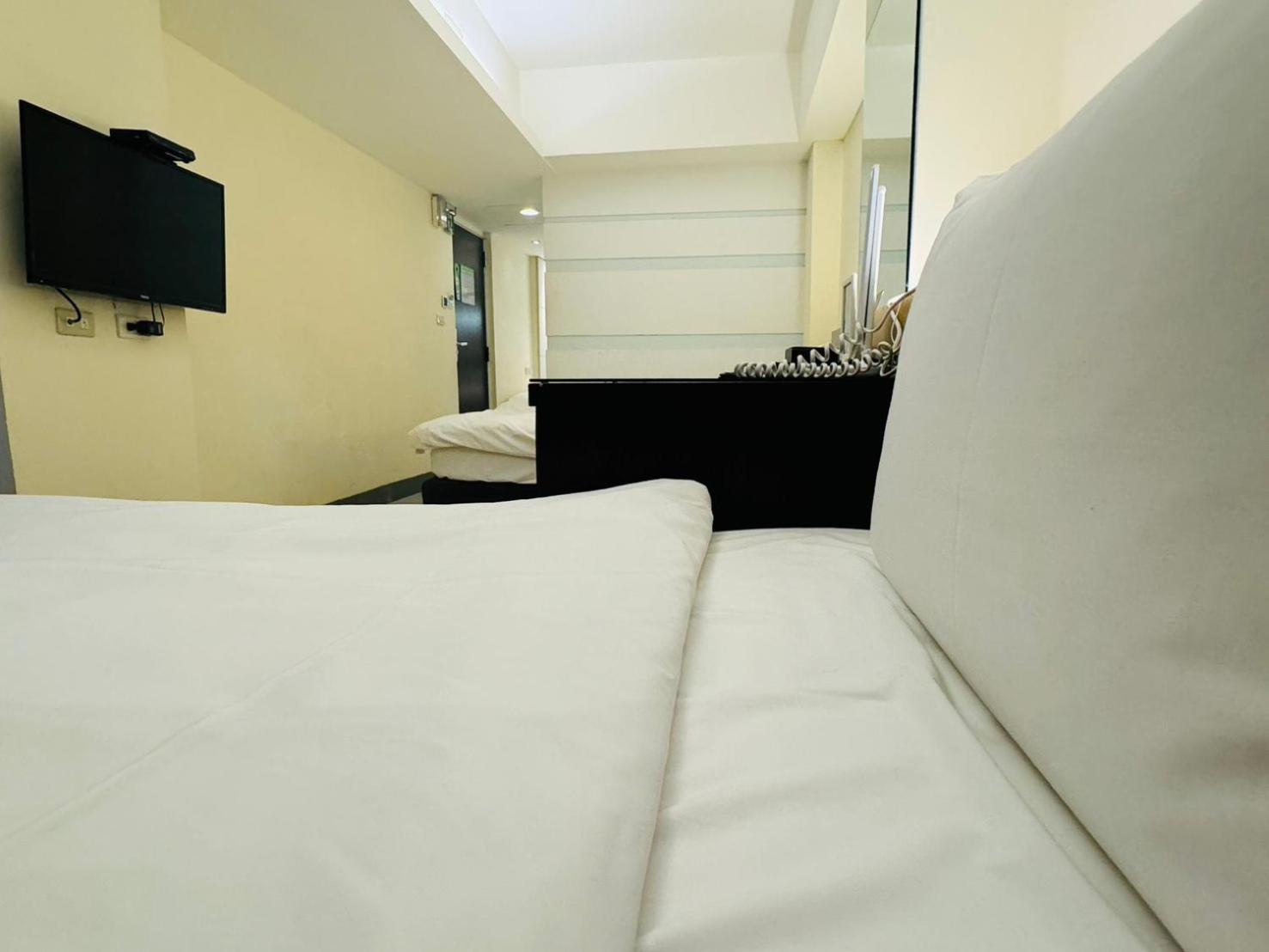Kiwi Express Hotel - Kaohsiung Station Экстерьер фото
