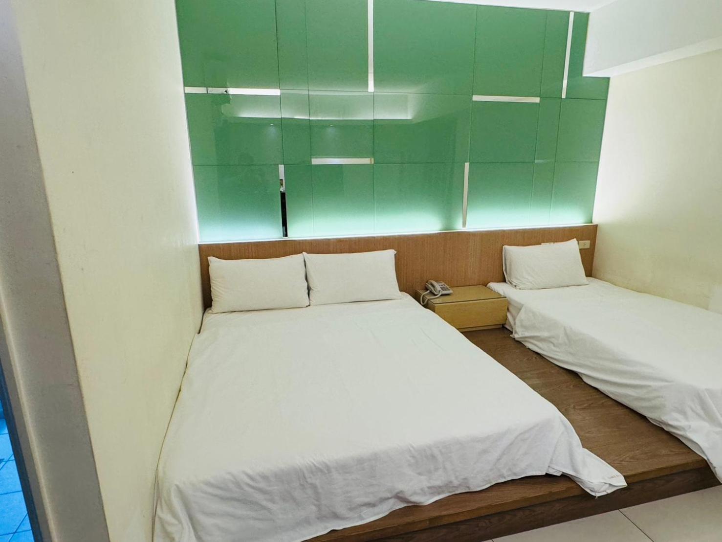 Kiwi Express Hotel - Kaohsiung Station Экстерьер фото
