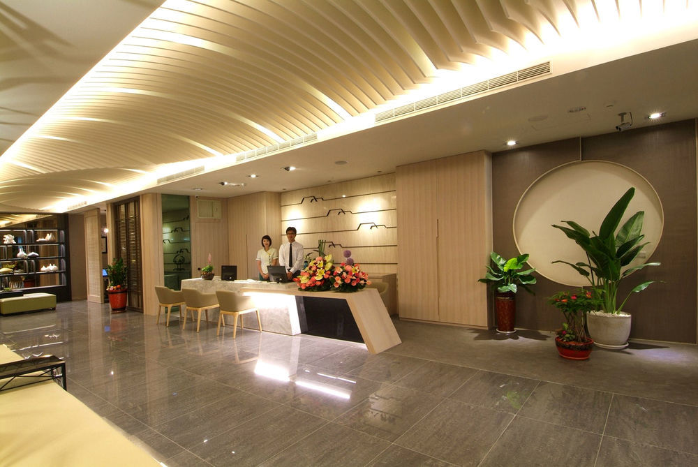 Kiwi Express Hotel - Kaohsiung Station Экстерьер фото