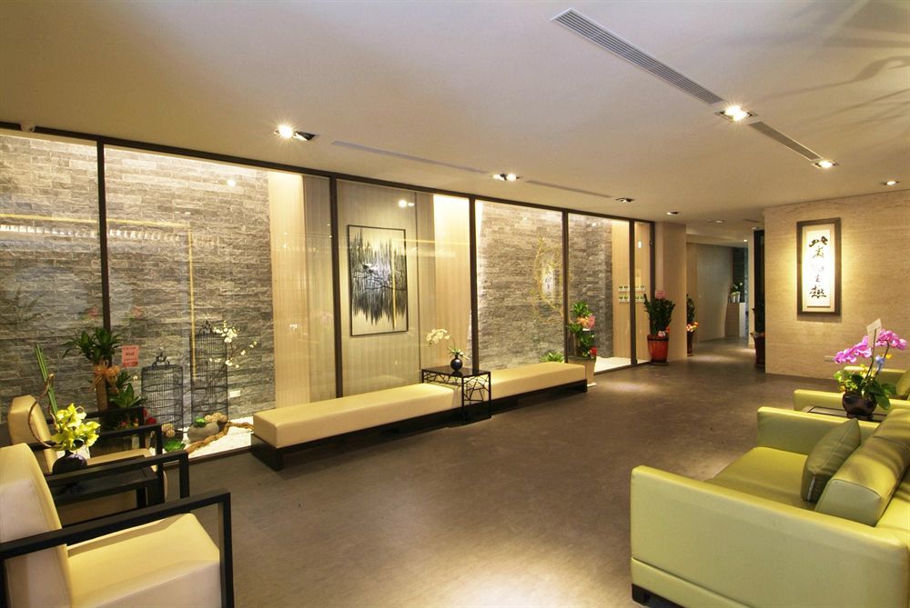 Kiwi Express Hotel - Kaohsiung Station Экстерьер фото