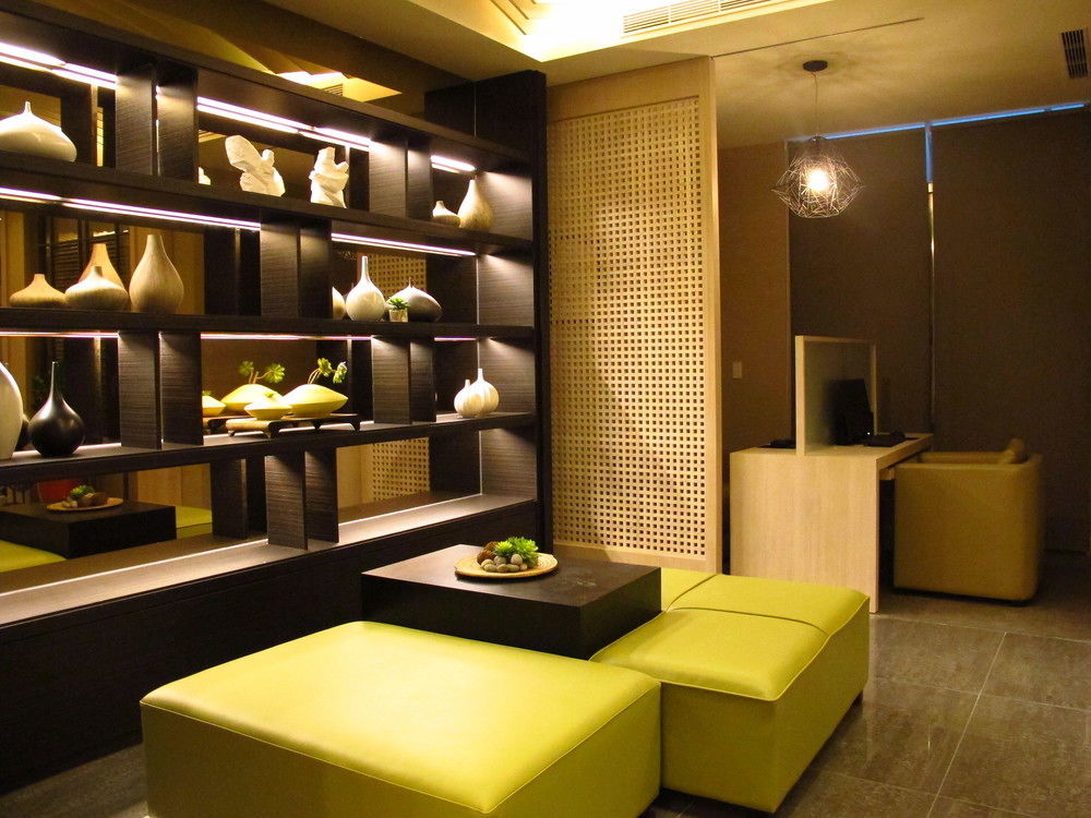 Kiwi Express Hotel - Kaohsiung Station Экстерьер фото