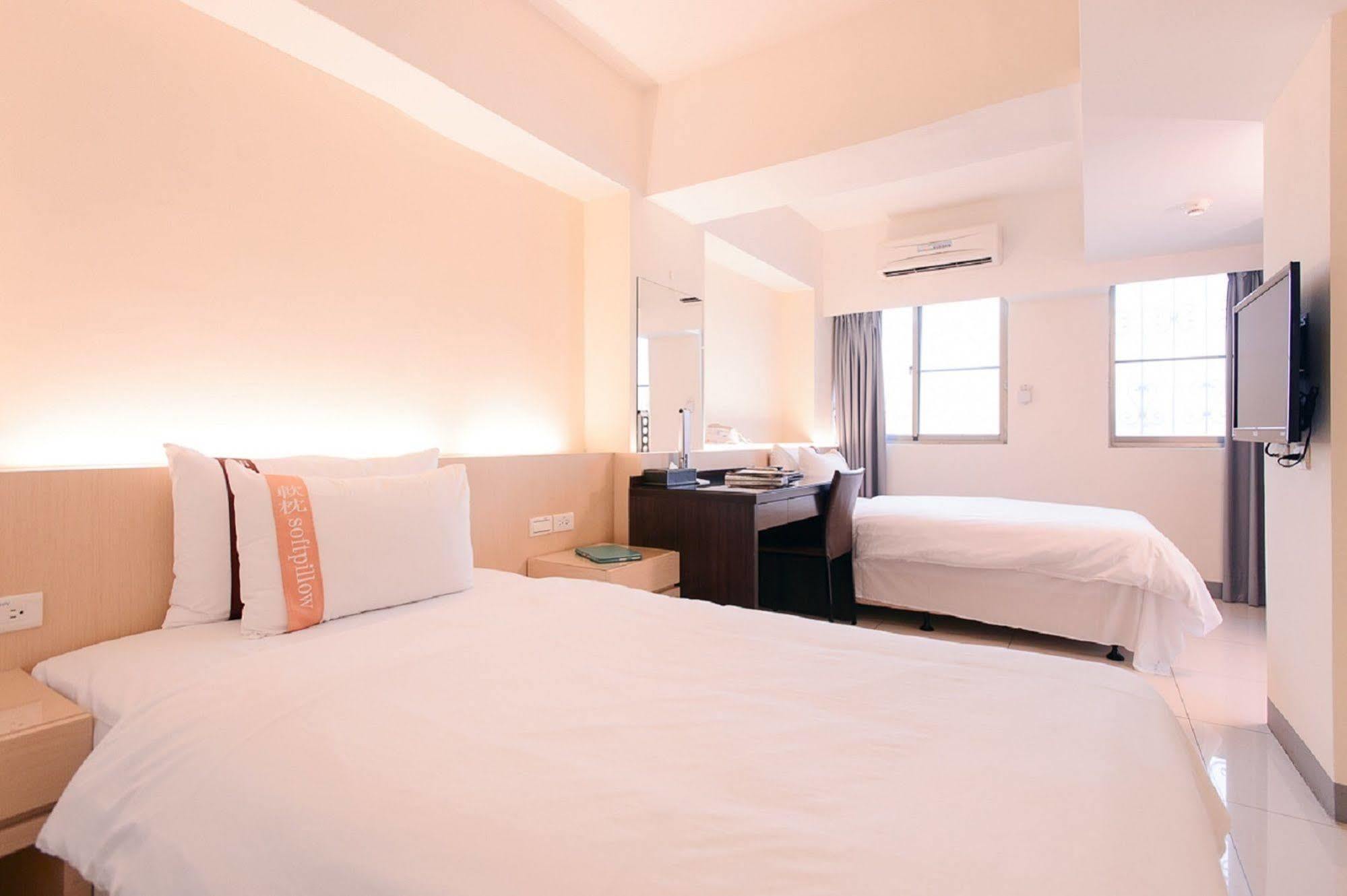 Kiwi Express Hotel - Kaohsiung Station Экстерьер фото