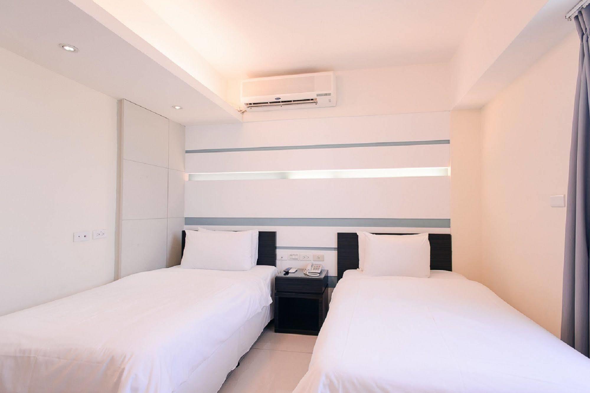Kiwi Express Hotel - Kaohsiung Station Экстерьер фото