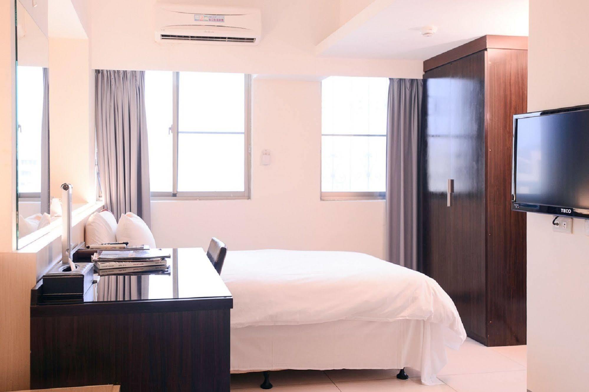 Kiwi Express Hotel - Kaohsiung Station Экстерьер фото