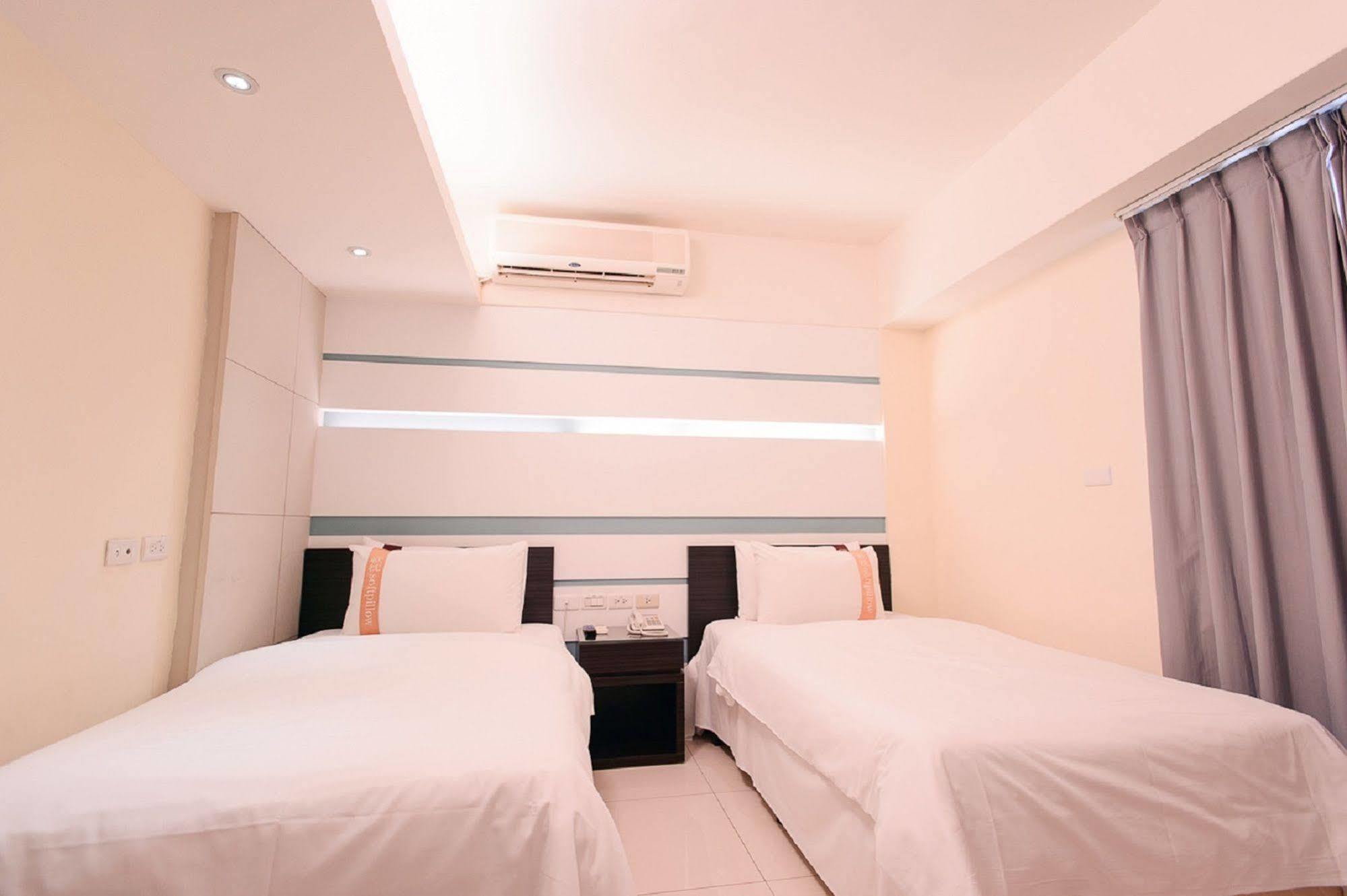 Kiwi Express Hotel - Kaohsiung Station Экстерьер фото