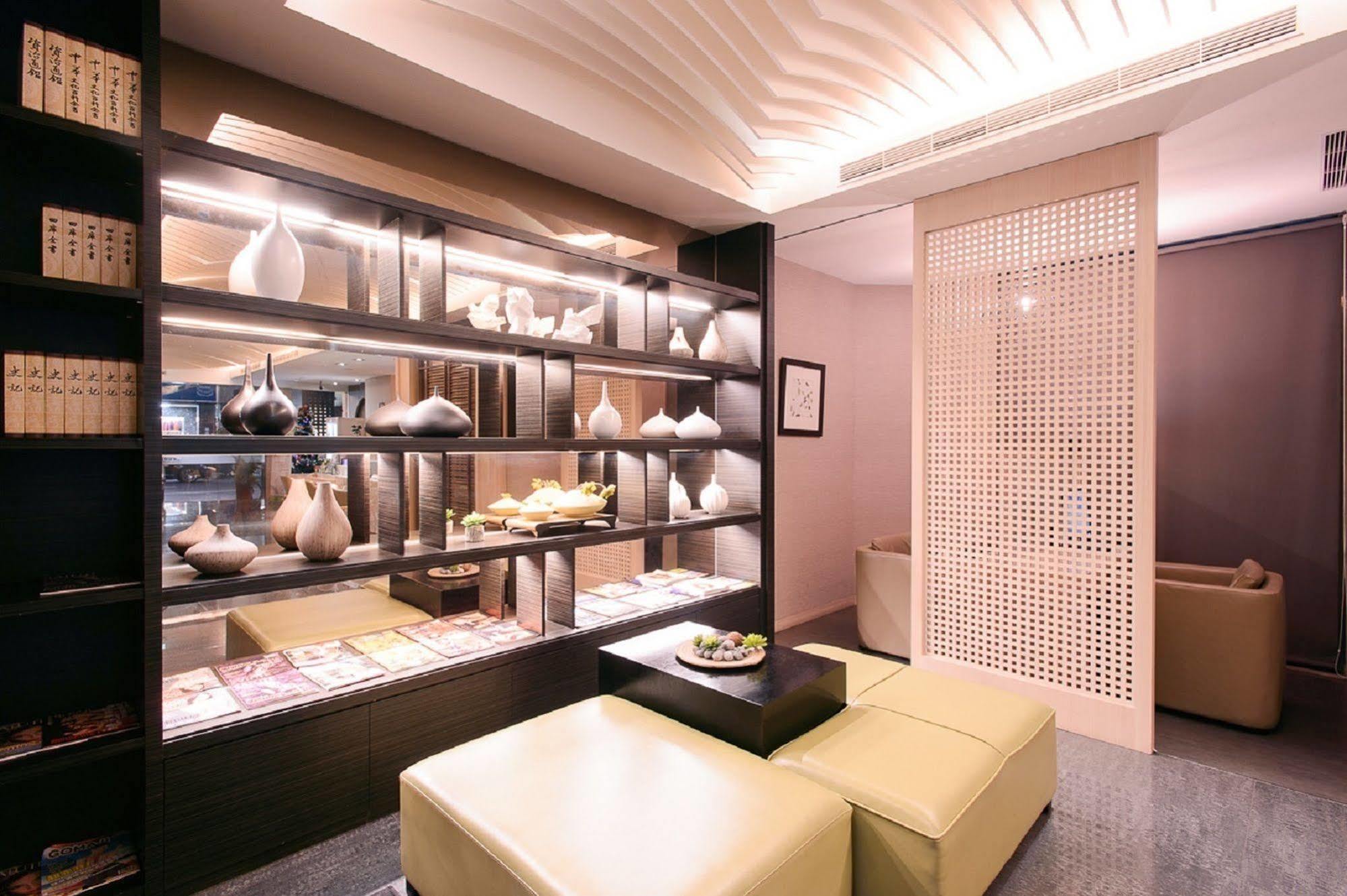 Kiwi Express Hotel - Kaohsiung Station Экстерьер фото